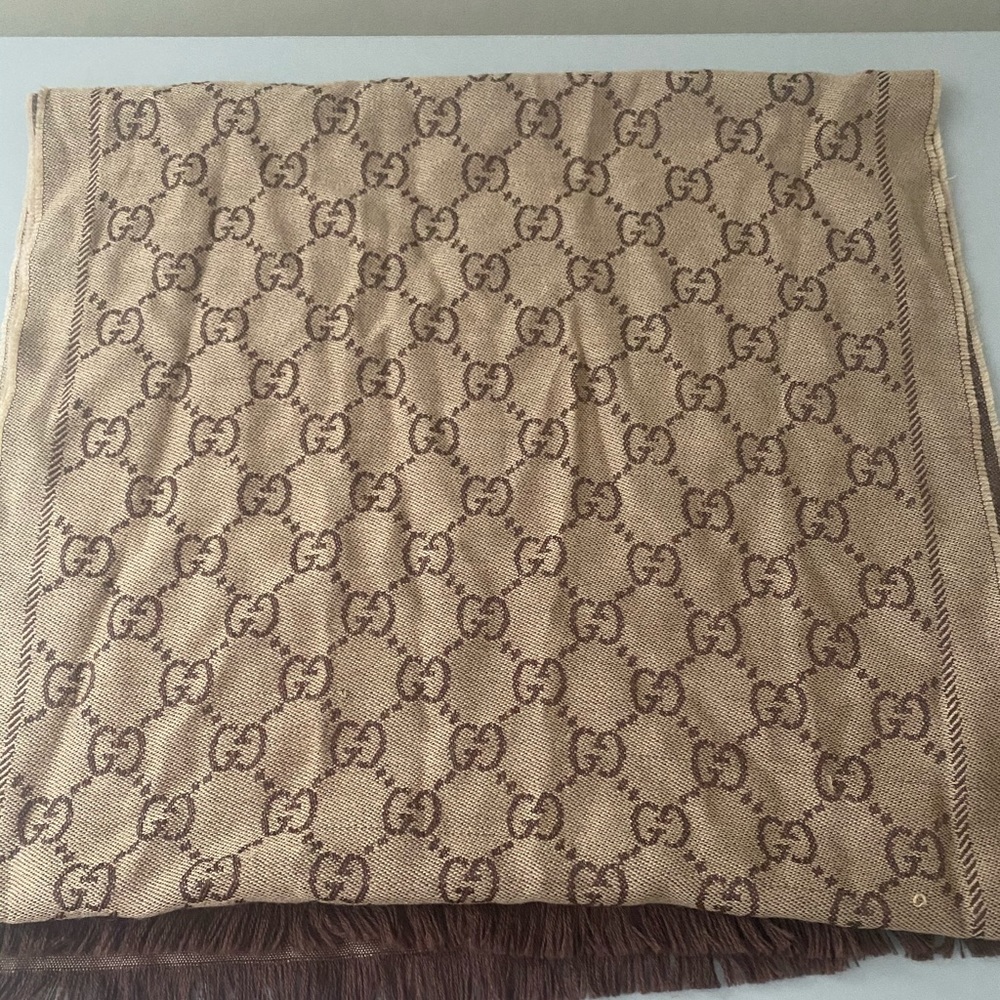 Authentic Gucci scarf men or women